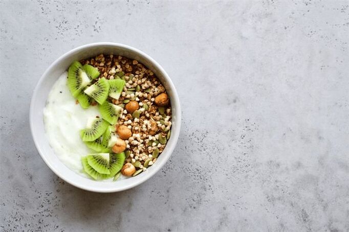 mingau de trigo sarraceno con iogur e froita