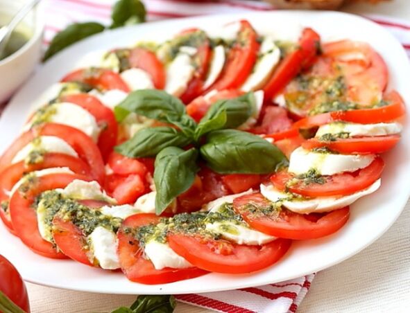 A caprese é un excelente aperitivo para aqueles que seguen unha dieta mediterránea.