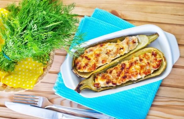 A dieta mediterránea é rica en pratos vexetais, como o cabaciño con queixo feta
